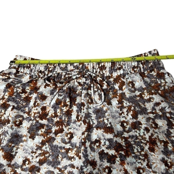 H&M Brown Cream Boho Printed Neutral Dressy Short with Elastic Band Size 8 - Picture 10 of 13